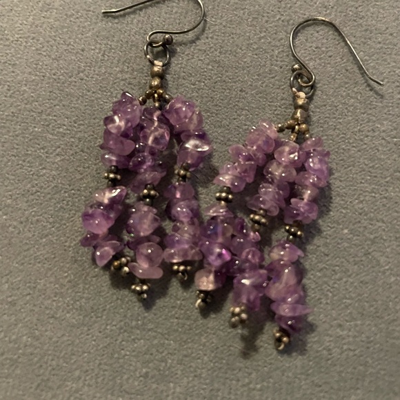 SOLD ❌ Purple beaded dangly earrings - Picture 2 of 6